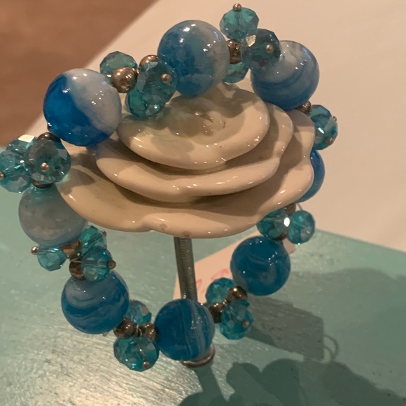 🏷️ NWT Kim Rogers Blue Stretch Bead Bracelet - Picture 2 of 6